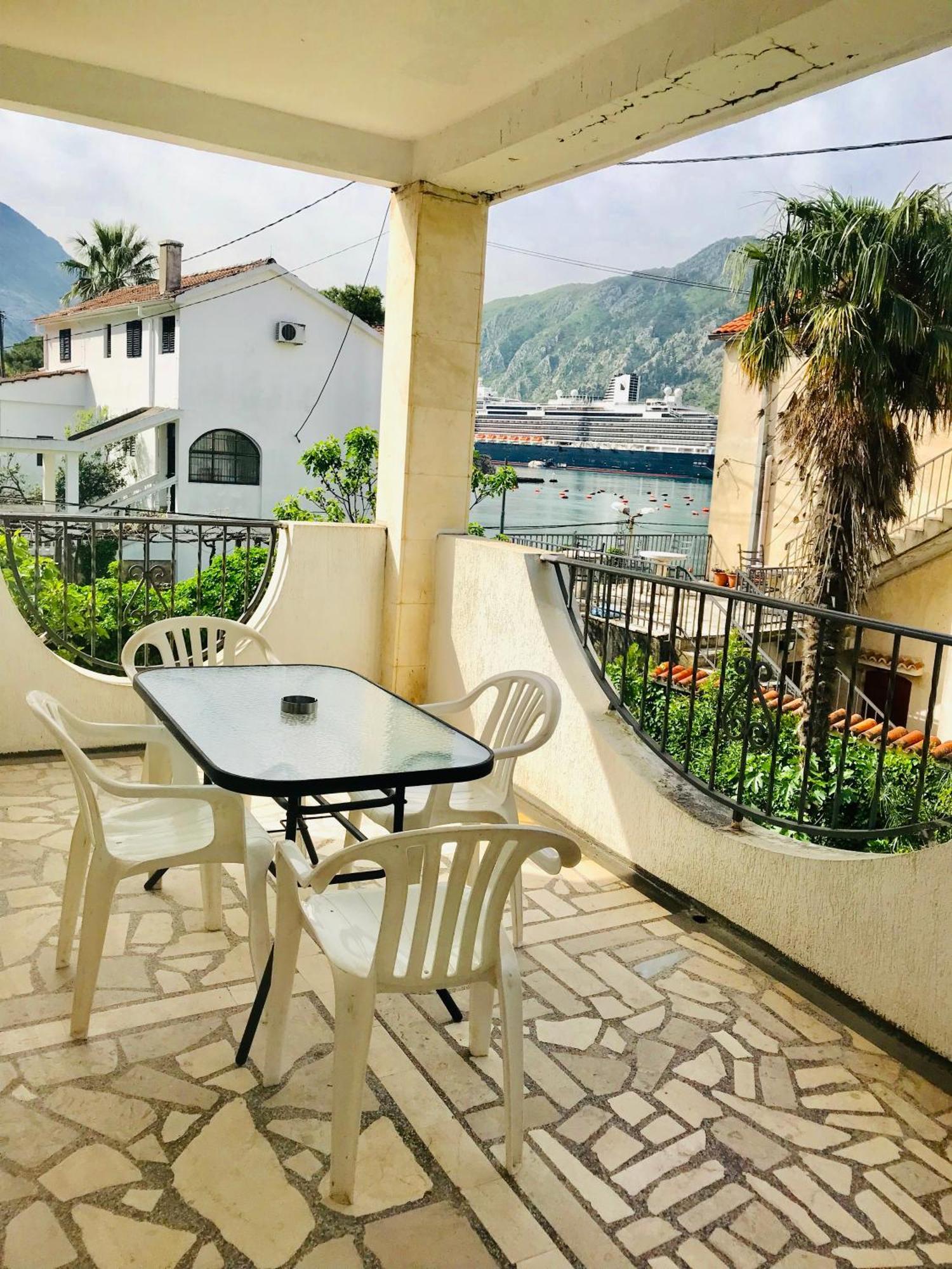 Apartments Ivanisevic Котор Экстерьер фото
